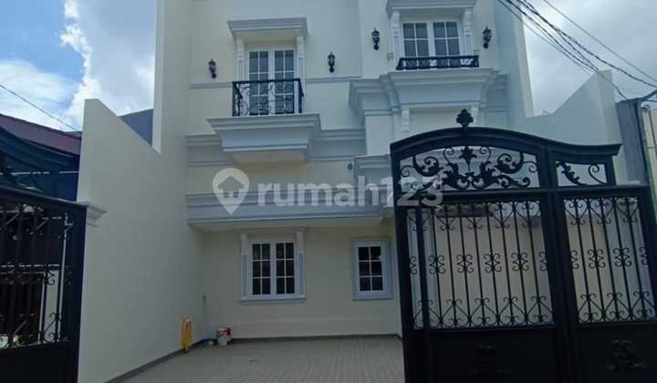 Rumah Bagus di Komplek Dpr Pribadi, Jl. Meruya Selatan, Joglo, Kembangan, Kota Jakarta Barat, Dki Jakarta, Indonesia, 11640, Joglo 2