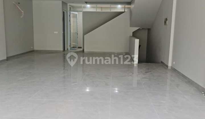 For Rent: Main Road Shop House Kebon Kawung 2