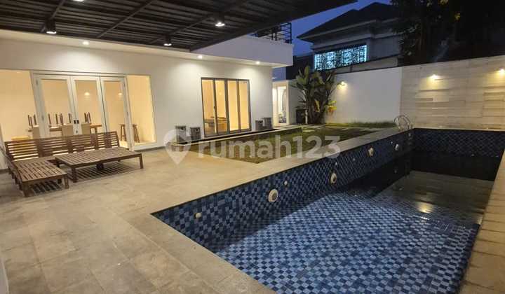 Rumah Alam Sutera Samping Pintu Tol, Ada Kolam Renang 2