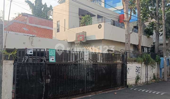 Kebon Jeruk House Suitable for Business, Already Fully Occupied as Boarding Rooms