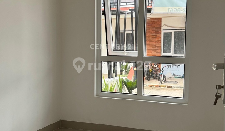 For Sale: Strategic Hook House Ready to Occupy in Pesanggrahan, South Jakarta 2