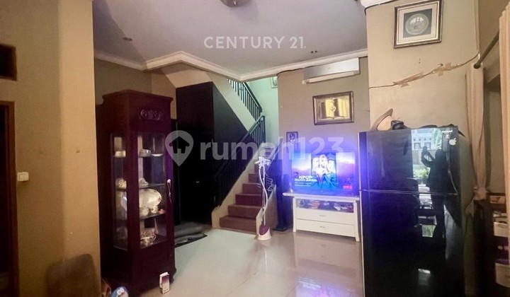 Dijual Rumah Siap Huni 2 Lantai di Perumahan Dekat Komplek Deplu 2