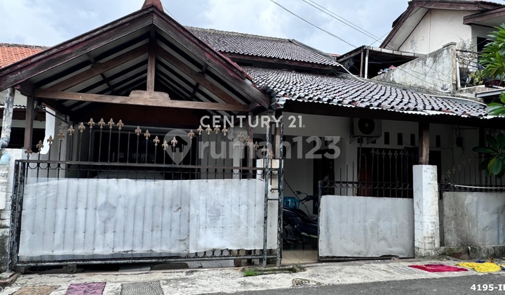 For Sale Strategic House Attractive Price in Pesanggrahan South Jakarta 2