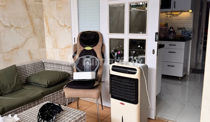 Fully Furnished House 5 Minutes to Jorr Toll Gate - 10 Minutes to Transjakarta Bus Stop, Good SHM (Property Certificate) 2