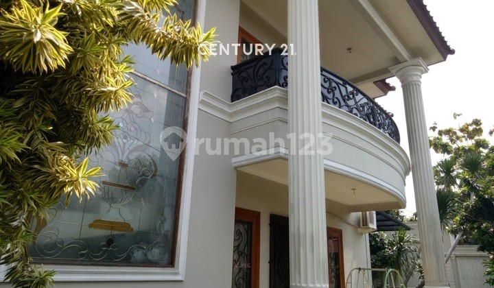 Rumah Klasik Harga Menarik di Dalam Town House Pesanggrahan