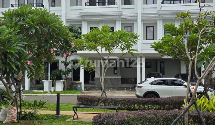 Rumah Luas Mewah dengan lift  di Sutera Winona, Alam sutera