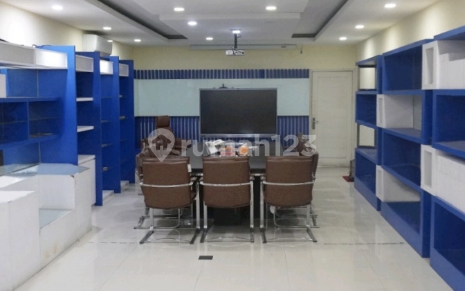 Pergudangan Elang Laut Pik