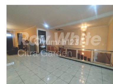 For Sale Big House With Many Rooms And Bathrooms 2