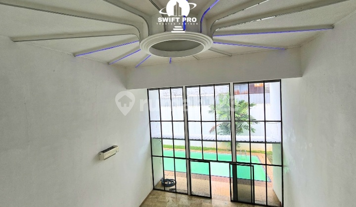 Strategic Location House, Only 10 Mins to Senopati Suitable for Office 2