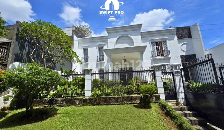 European Design House, Ready to Occupancy in a Quiet Location, Wide Street Row 2