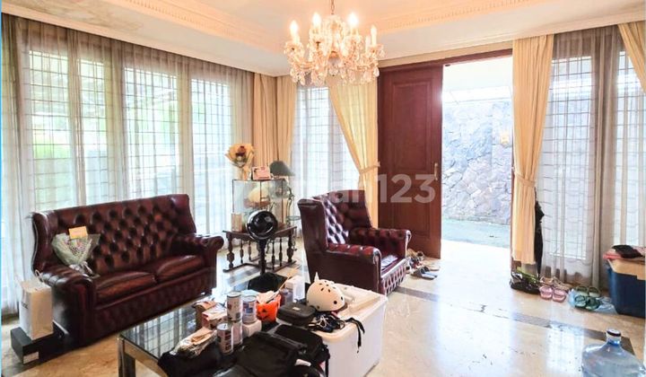 Calculate Land! Area 931m², with a spacious backyard, best toll access, strategic proximity to Pondok Indah and Cilandak Town Square, house in Cilandak.