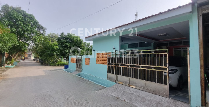 Corner House Comfortable Environment Beautiful and Clean