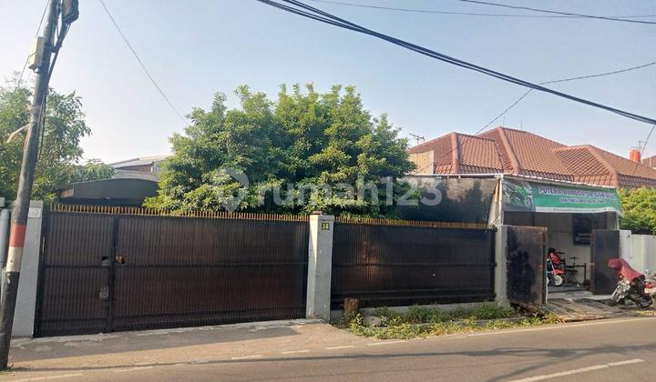 Strategic House in Pondok Bambu Duren Sawit - SHM, 5 Bedrooms, Price 7.2 Billion Negotiable