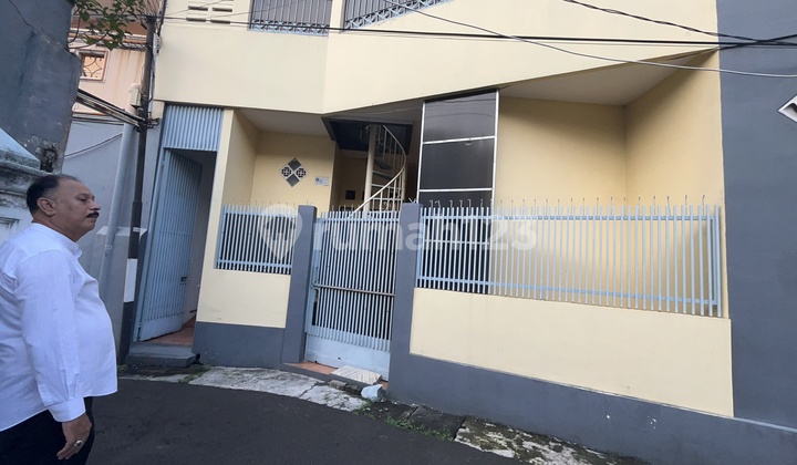 Rumah Kost Siap Usaha Di Salemba, Lokasi Strategis Dekat Kampus & Rs Ternama