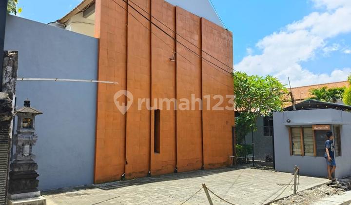 2 Unit Villa Berawa, Strategic Location Near Canggu Beach, Bali