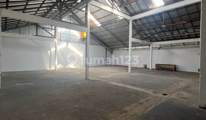 Warehouse In The Renon Area Suitable For Business Warehouse In The Renon Area Suitable For Business