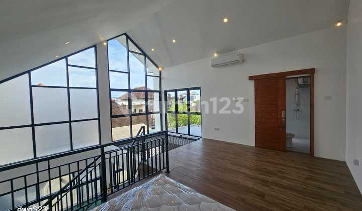 New Furnished Villa with Strategic Pool Near the Beach in Padonan