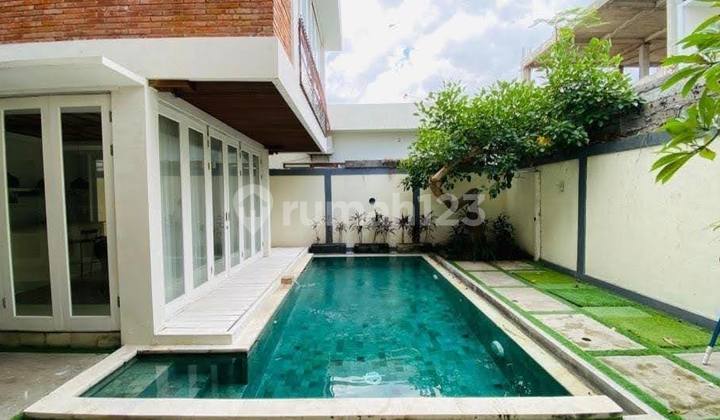 Villa 3 Lantai Rooftop Poll Furnished Strategis di Canggu