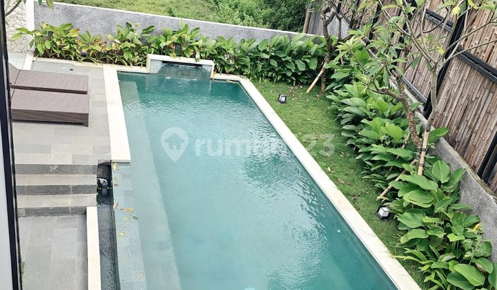 Villa Baru Fully Furnished Merk Toto dan Niro Dekat Pantai, Saba