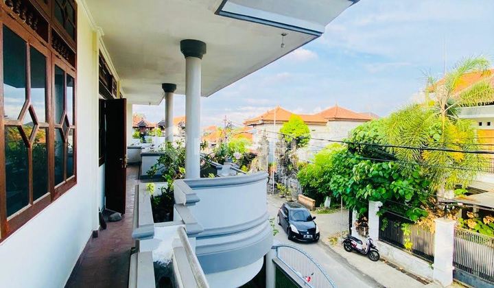 2-Storey House, Strategic and Spacious, with a Balcony in Pedungan Denpasar 2