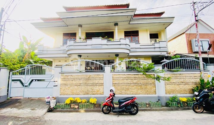 Rumah 2 Lantai Strategis Besar, Ada Balkon di Pedungan Denpasar