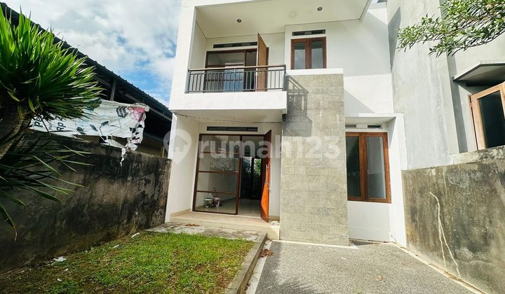 Rumah Strategis 2 Lantai Siap Huni di Perumahan, Renon Rumah Strategis 2 Lantai Siap Huni di Perumahan, Renon