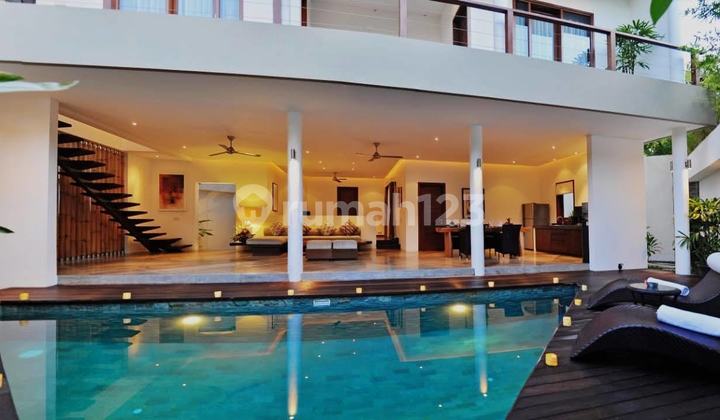 Villa 2 Floors Fully Furnished Swimming Pool Strategic Location Seminyak