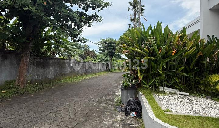 Rumah Semi Villa Lingkungan Eksklusif Furnish Strategis Kerobokan 2