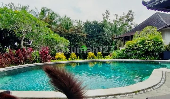 Villa 2 Floors Fully Furnished Pool Gym Strategic Badung Near Uluwatu Street