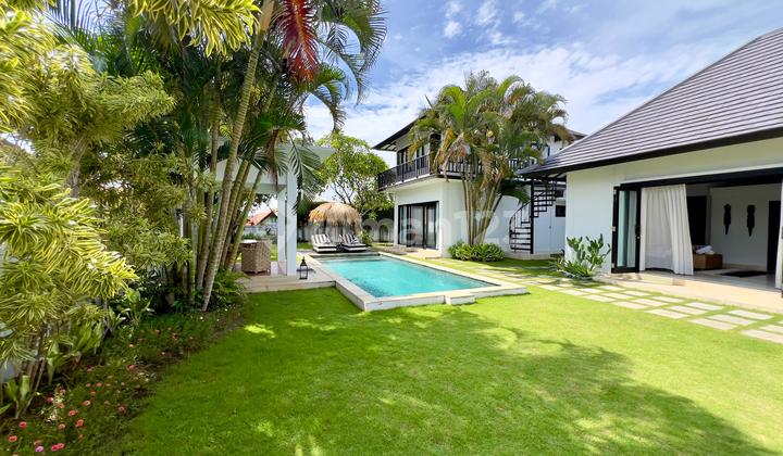 Luxury 4 Bedroom Villa Near Batu Bolong Beach, Canggu - Badung - Bali