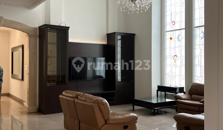 Classic 2-Story House with Beautiful Fence, PIK