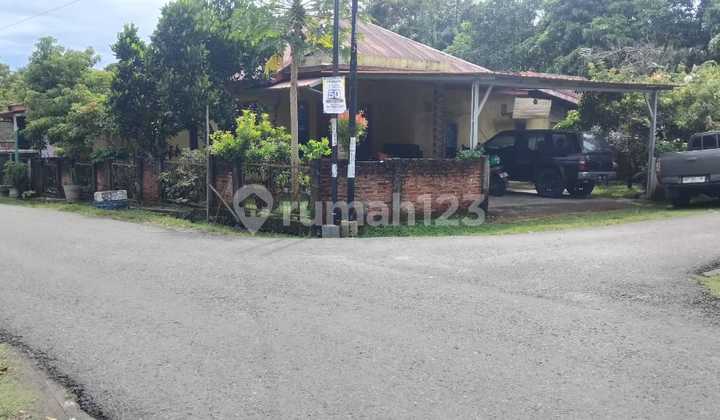 House by the Main Road, Suitable for Business House by the Main Road, Suitable for Business