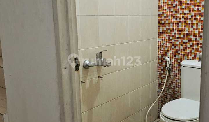 For Rent: 3.5-Story Shop House