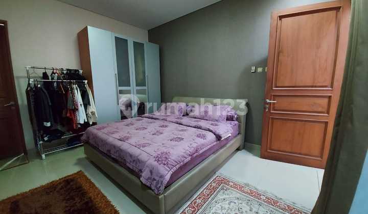 For Sale: Shoes House in Pejaten Barat Housing Complex 2