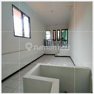 RUMAH TERAWAT DAN SIAP HUNI DI MEDOKAN ASRI BARAT SURABAYA  2