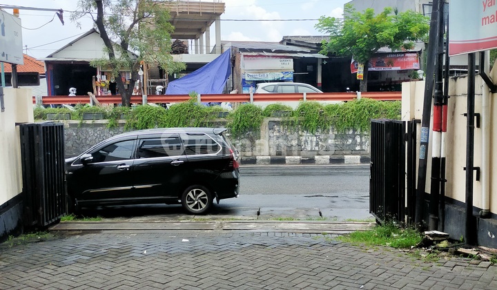 Ready-to-Use Shophouse in Banyu Urip Towards Pasar Kembang 2