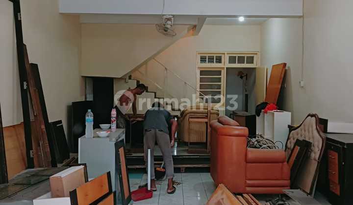 Ready-to-Use Shop House in a Commercial Complex 2
