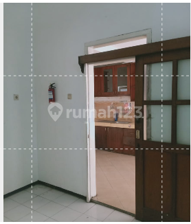 RUMAH BARUK UTARA DEKAT MERR 1