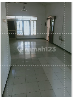 RUMAH BARUK UTARA DEKAT MERR 2