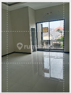 RUMAH MINIMALIS 2 LANTAI BARU GRESS DEKAT GALAXY MAL