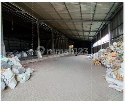 WAREHOUSE ON KEDAMEAN GRESIK MAIN ROAD