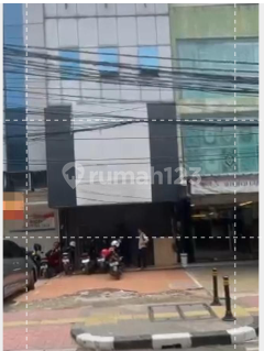 3-STORY SHOPHOUSE ON PANGLIMA POLIM STREET, SOUTH JAKARTA 3-STORY SHOPHOUSE ON PANGLIMA POLIM STREET, SOUTH JAKARTA