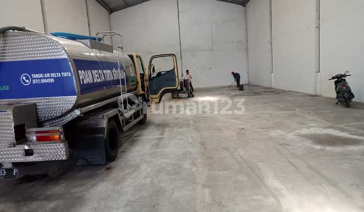 Ready-to-Use Warehouse on Platinum East Road, Sidoarjo Ready-to-Use Warehouse on Platinum East Road, Sidoarjo