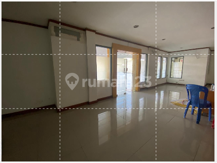 COMMERCIAL AREA IN THE CENTER OF SURABAYA CITY 2