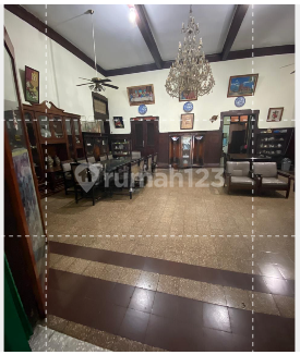 COMMERCIAL AREA DI PUSAT KOTA SURABAYA