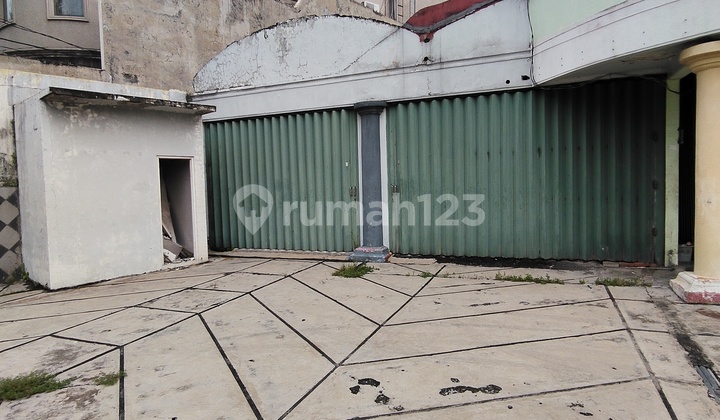 Business Place on Jl. Kartini Near Raya Darmo Surabaya Business Place on Jl. Kartini Near Raya Darmo Surabaya