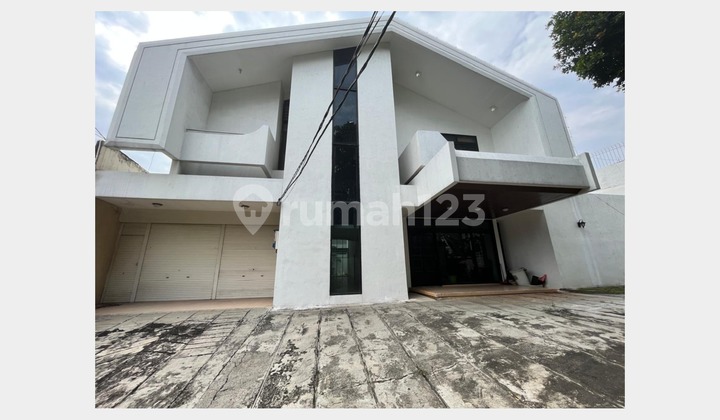 2-Storey House Large Building Ready to Occupy Near Indonesian National Police Headquarters