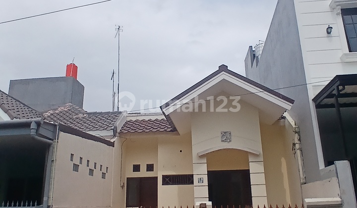 Dijual Rumah Strategis di Taman Kota Bekasi Dijual Rumah Strategis di Taman Kota Bekasi