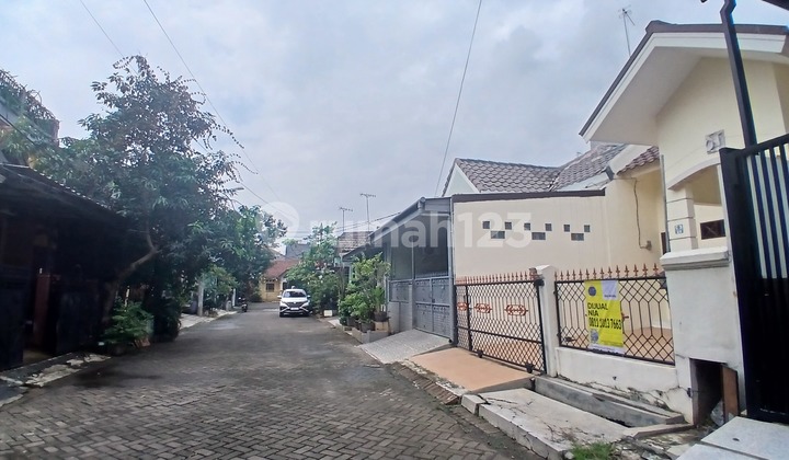 Dijual Rumah Strategis di Taman Kota Bekasi 2