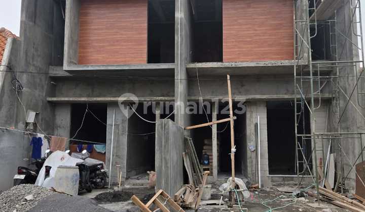 Dijual Rumah Pakuwon City Furnish 2 Lantai Siap Huni 1
